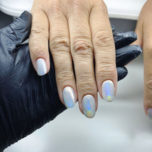 rth nails | Nageldesign & Fußpflege