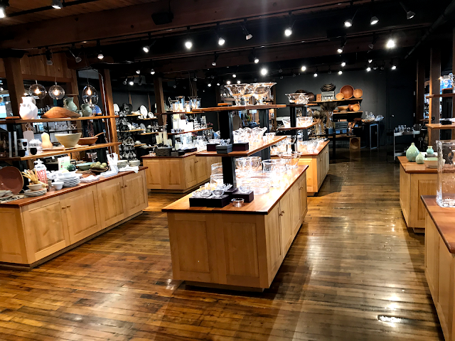 Simon Pearce Flagship: Bar & Restaurant, Retail Boutique & Glassblowing