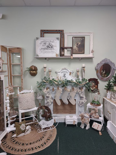 Two Krazy Chicks Antiques & More - Thumbnail