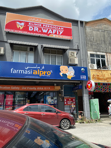 KLINIK PERGIGIAN DR. WAFIY