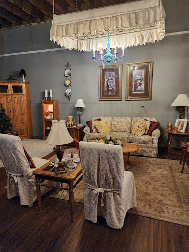 Opera House Antiques & Uniques Gallery - United States