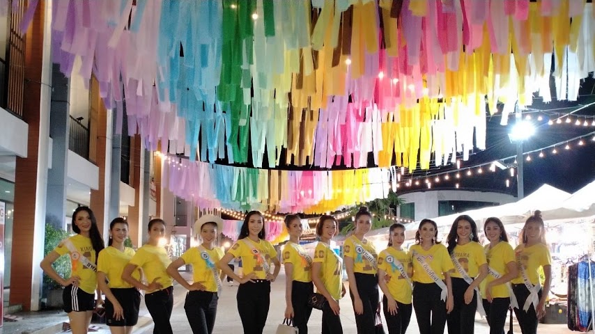 Ao Nang Landmark Night Market by null