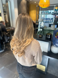 Photo n°53 de le salon 27 à Paris (Salon de coiffure)