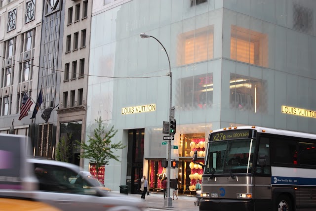 Louis Vuitton New York Saks Fifth Ave