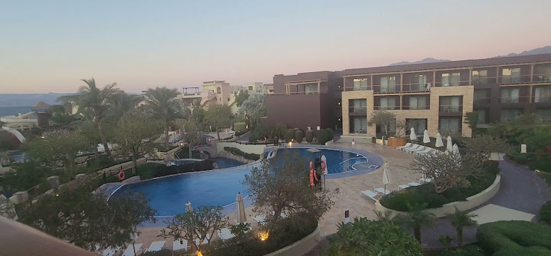 منتجع وسبا موڤنبيك تالا باي العقبة by null