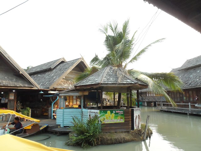 Thai Studio Pattaya Floating Market