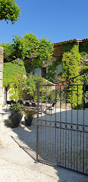 Photo n°36 de La Cour Joyeuse à La Bâtie-Rolland (Artiste)