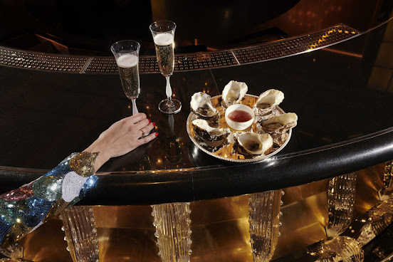 Artists' Bar by null