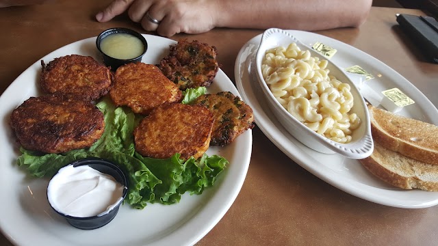 Chompie's Restaurant, Deli, and Bakery