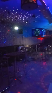 BAR B... QUE by null