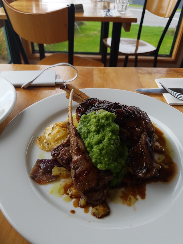 Green Dolphin Restaurant and Bar