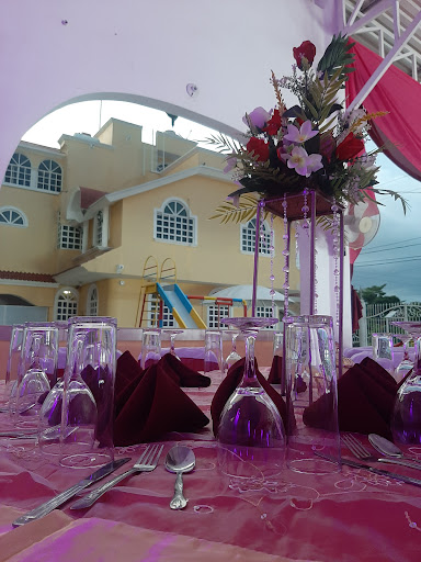 Salón De Eventos "Los Tres Caballos"