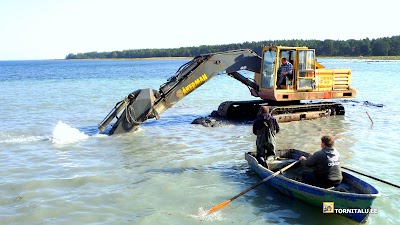 Photos of Taaliku harbour and beach