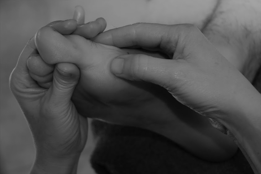 Image de Angélique Bressy 84- Reflexologie- Rebozo- Massage Bien-être Grossesse Ayurvédique Amincissant Lymphatique- Bain naissance