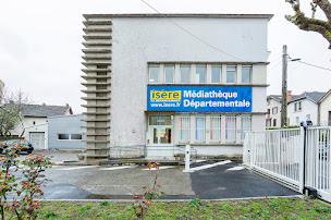 Photo n°2 de Médiathèque départementale de l'Isère - Site de Saint-Martin-d'Hères à Saint-Martin-d'Hères (Centre culturel)