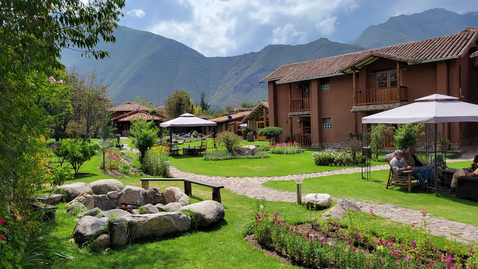 Lizzy Wasi Urubamba