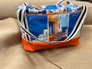 Photo n°5 de Quartier des tissus à Saint-Pierre-du-Mont (Magasin de gros)