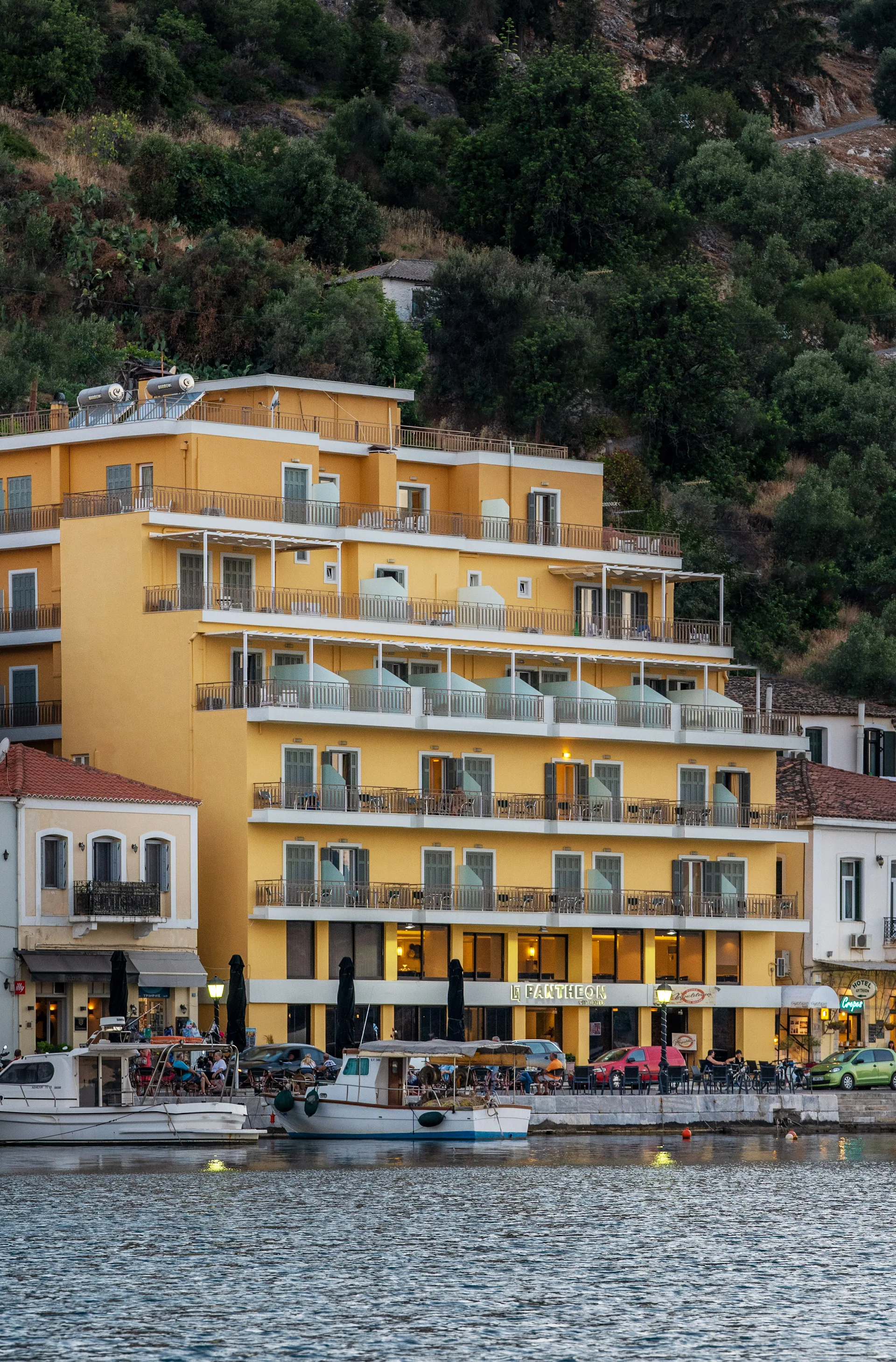 PANTHEON CITY HOTEL