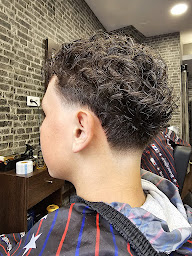 Photo n°2 de Yélèss Coiffure Barber Chic à Saint-Cloud (Salon de coiffure)