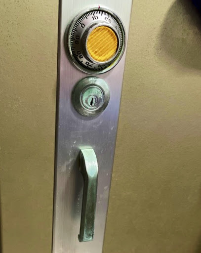 8383 LOCKSMITH - Thumbnail