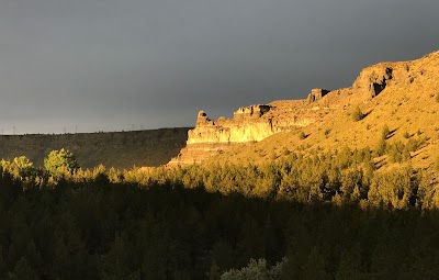 The Tam-a-lau Trail