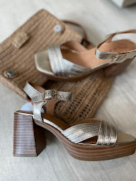 Photo n°26 de Chaussures Céline à Les Hauts-d'Anjou (Magasin de maroquinerie)