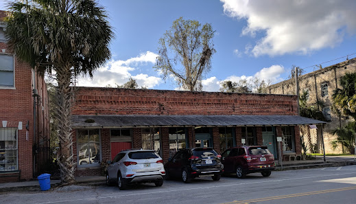 Antiques Plus 204 NE Cholokka Blvd, Micanopy, FL 32667