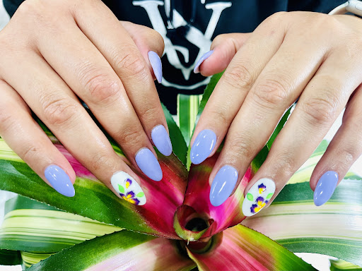 Davi nails at Dulles Crossing plz - Thumbnail