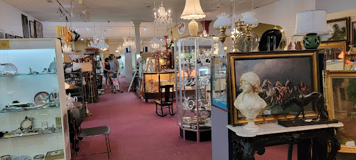 Antique World & Flea Market Gallery - United States