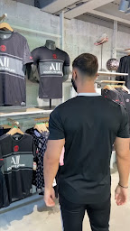 Photo n°14 de Unisport Football Store à Paris (Magasin d'articles de sports)