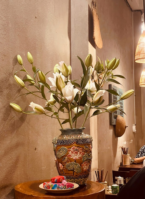 Nhà Tú - Việt Nam Restaurant by null