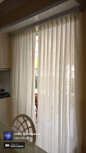 Lena's & Ioulia's Repairs, Επιδιορθώσεις Ρούχων Πετρούπολη - Ραφείο