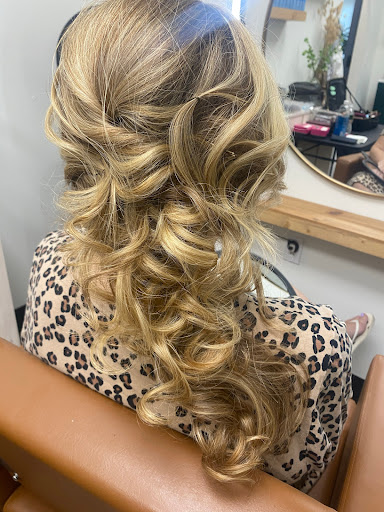 Cait Bronsky Beauty Co - United States