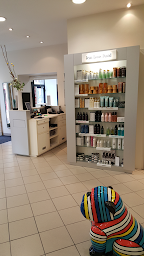 Photo n°3 de Jean Louis David - Coiffeur Bordeaux à Bordeaux (Magasin de cosmétiques)