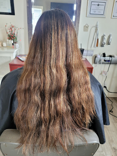 Savvy Shear's Hair Design - Thumbnail