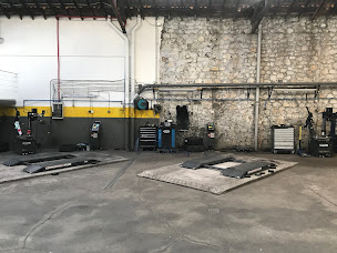 Photo n°5 de National Pneus à Marseille (Magasin de pneumatiques d'occasion)