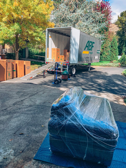 Southern Oregon Movers LLC logo
