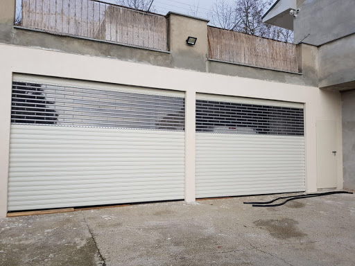 Transpa Forza Italia Produzione e Distribuzione Serrande Trasparenti , sistemi ombreggianti e Porte Sezionali - Thumbnail
