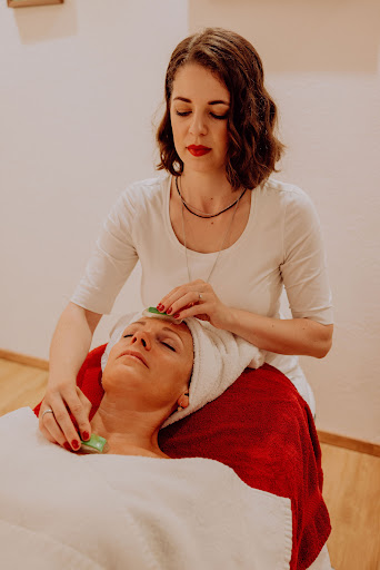 HOLISTIC BEAUTY by Anna Handl - Thumbnail