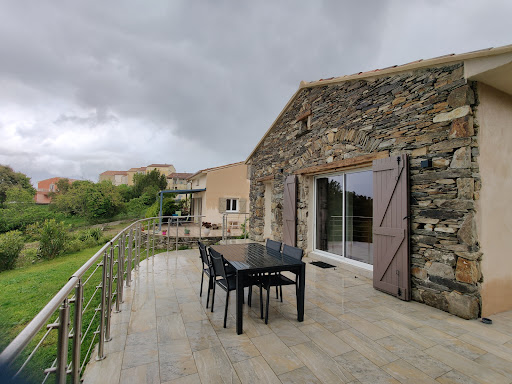 Photo de E Case Di U Puntale : Villa avec piscine privée, au calme, grande capacité, proche plage et Porto-Vecchio, Haute-Corse à Ghisonaccia (20240)