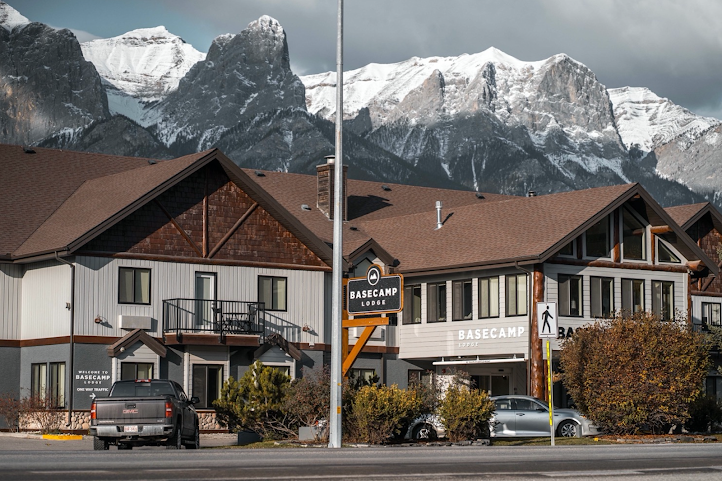 Basecamp Lodge Canmore by null
