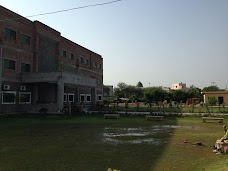 University College of Engineering Sciences and Technology – Lahore Leads University