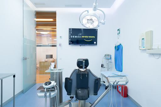 DEMAX - Cirujano Maxilofacial y dentistas en Las Palmas