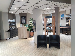 Photo n°4 de UNIVERS STYL à Villiers-sur-Marne (Magasin de perruques)