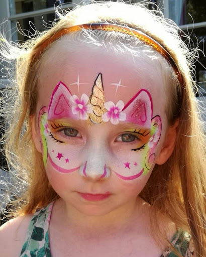Snazzy Roo Face Painting & Glitter