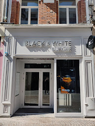 Photo n°26 de Black & White Burger Lille à Lille (Restaurant végétarien)