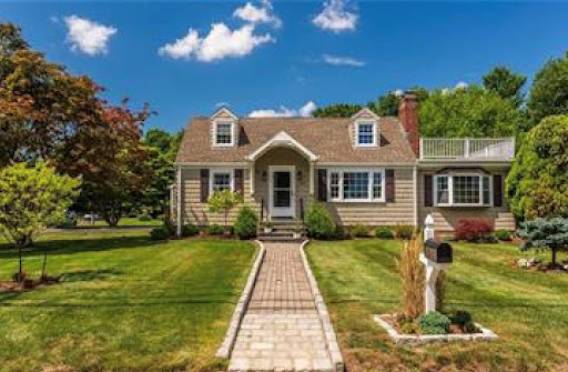 Lynn Grandchamp, Real Estate Agent - Thumbnail