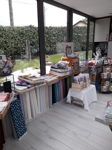La Malle à Secrets de Camille _ Boutique de tissus patchwork, Broderie et Mercerie en Isère - France