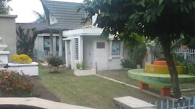 Photos of Gg. Tomb of Raden Saleh Syarif Bustaman