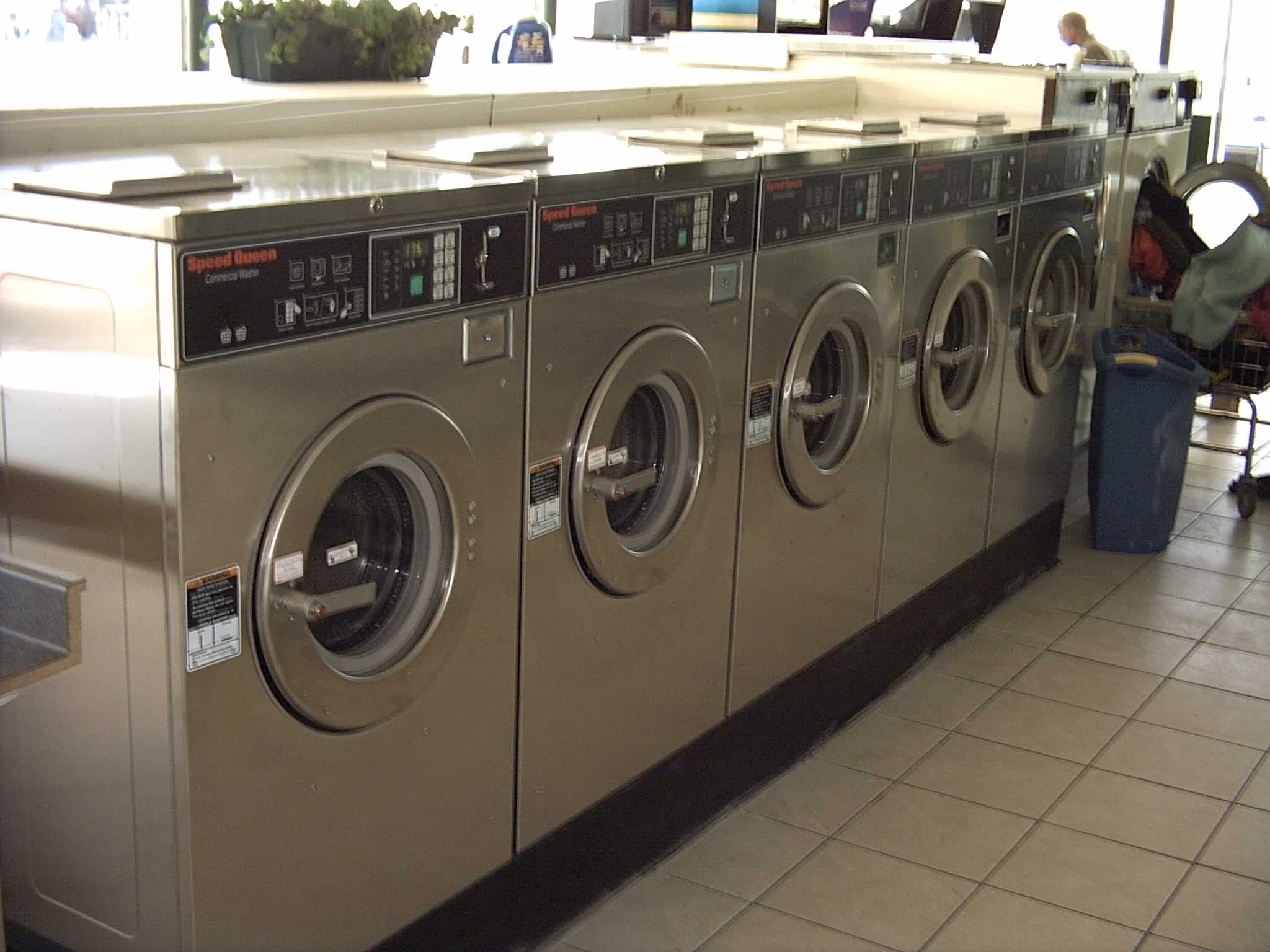 Dave's Laundromat facility with washing machines in Pensacola